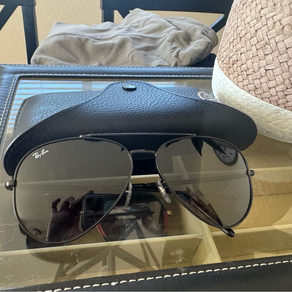 Ray-Ban Black Aviator Sunglasses with Case